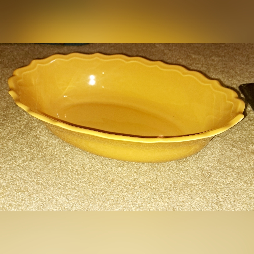 Matceramica Oval Scalloped Casserole/ Deep Dish.